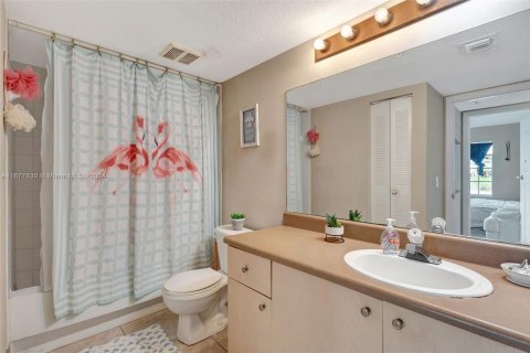 Condo in West Palm Beach, Florida, 3 bedrooms  № 1410800 - photo 15