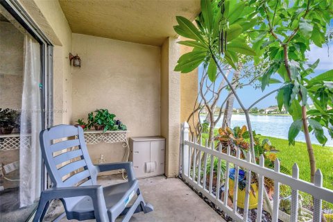 Condo in West Palm Beach, Florida, 3 bedrooms  № 1410800 - photo 19