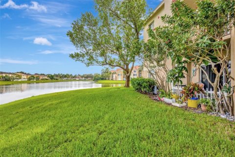 Condo in West Palm Beach, Florida, 3 bedrooms  № 1410800 - photo 22