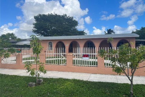 Casa en venta en Miami, Florida, 5 dormitorios, 270.62 m2 № 1410889 - foto 1