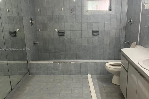 Casa en venta en Miami, Florida, 5 dormitorios, 270.62 m2 № 1410889 - foto 10