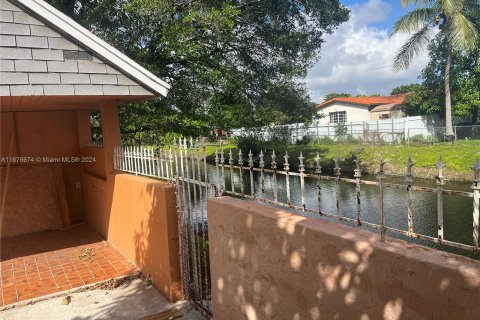 Casa en venta en Miami, Florida, 5 dormitorios, 270.62 m2 № 1410889 - foto 14