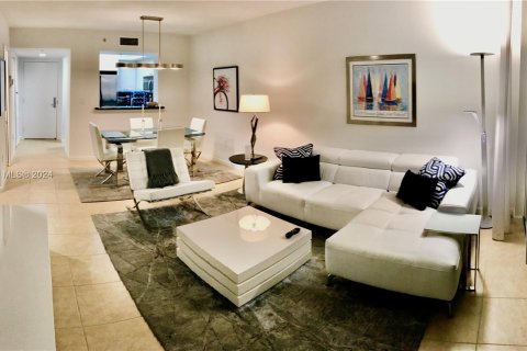 Condo in Miami Beach, Florida, 1 bedroom  № 1410799 - photo 2