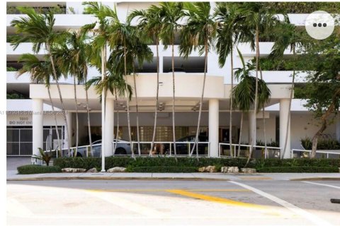 Condo in Miami Beach, Florida, 1 bedroom  № 1410799 - photo 15