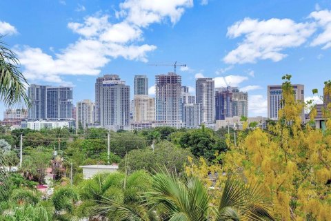 Condo in Fort Lauderdale, Florida, 2 bedrooms  № 1228505 - photo 2