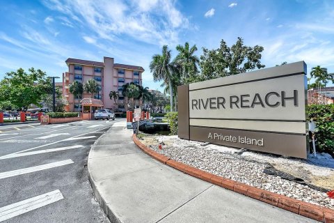 Condo in Fort Lauderdale, Florida, 2 bedrooms  № 1228505 - photo 1