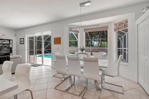 Villa ou maison à vendre à Pembroke Pines, Floride: 4 chambres, 305.09 m2 № 1289315 - photo 14