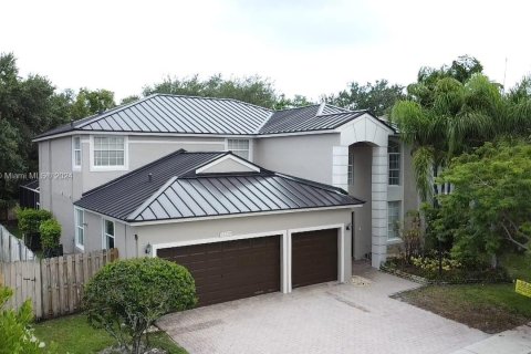 Villa ou maison à vendre à Pembroke Pines, Floride: 4 chambres, 305.09 m2 № 1289315 - photo 1