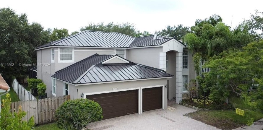 Villa ou maison à Pembroke Pines, Floride 4 chambres, 305.09 m2 № 1289315