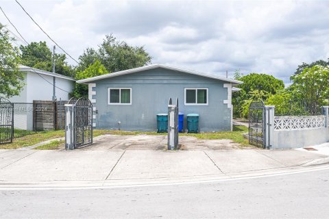 Propiedad comercial en venta en Miami, Florida, 273.41 m2 № 1309897 - foto 7