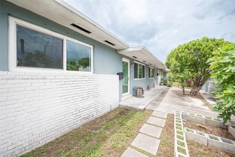 Propiedad comercial en venta en Miami, Florida, 273.41 m2 № 1309897 - foto 9