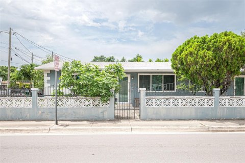 Immobilier commercial à vendre à Miami, Floride: 273.41 m2 № 1309897 - photo 1