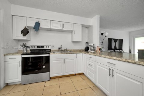 Immobilier commercial à vendre à Miami, Floride: 273.41 m2 № 1309897 - photo 23