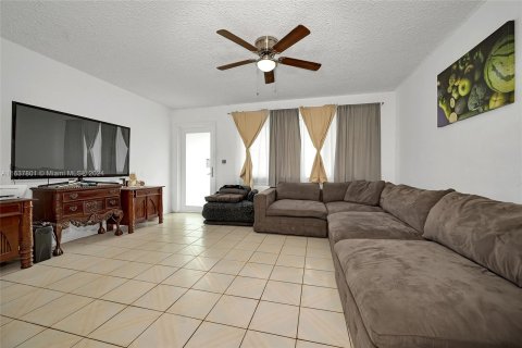 Propiedad comercial en venta en Miami, Florida, 273.41 m2 № 1309897 - foto 20