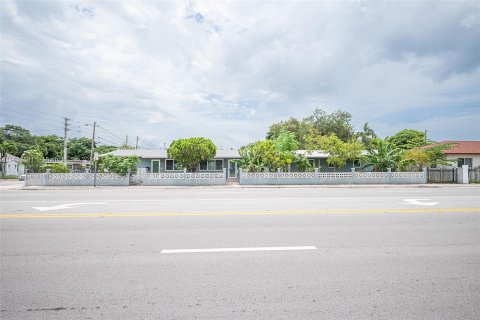 Immobilier commercial à vendre à Miami, Floride: 273.41 m2 № 1309897 - photo 6