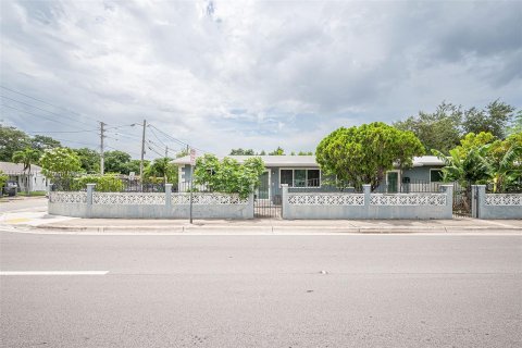 Immobilier commercial à vendre à Miami, Floride: 273.41 m2 № 1309897 - photo 2