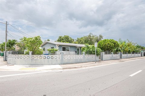 Propiedad comercial en venta en Miami, Florida, 273.41 m2 № 1309897 - foto 5