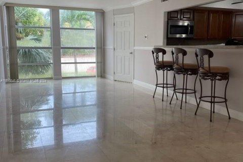 Condominio en venta en Hallandale Beach, Florida, 2 dormitorios, 111.48 m2 № 936153 - foto 1