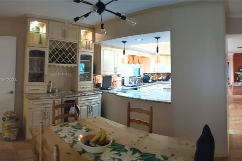 Casa en venta en Miami, Florida, 5 dormitorios, 322.65 m2 № 1378873 - foto 10