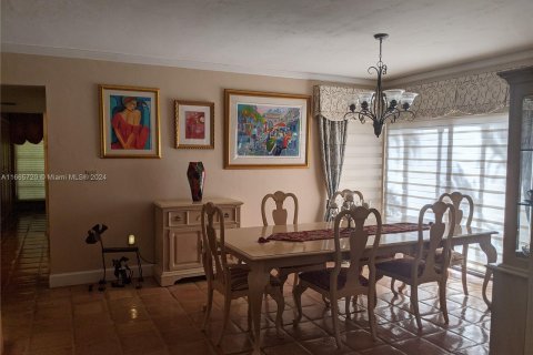 Casa en venta en Miami, Florida, 5 dormitorios, 322.65 m2 № 1378873 - foto 9