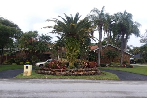 Casa en venta en Miami, Florida, 5 dormitorios, 322.65 m2 № 1378873 - foto 2