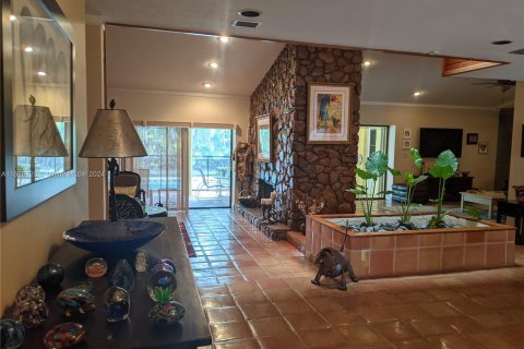 Casa en venta en Miami, Florida, 5 dormitorios, 322.65 m2 № 1378873 - foto 12