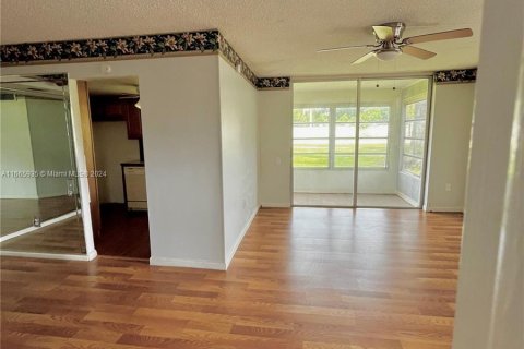 Copropriété à vendre à Tamarac, Floride: 2 chambres, 88.26 m2 № 1378918 - photo 2