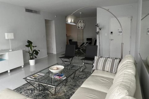 Condominio en venta en Miami Beach, Florida, 1 dormitorio, 89.19 m2 № 1238668 - foto 2