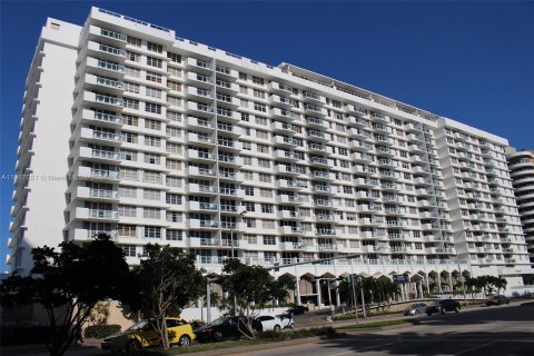 Condo in Miami Beach, Florida, 1 bedroom  № 1238668 - photo 14