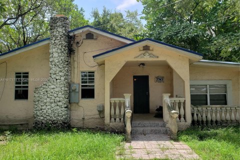 House in Miami, Florida 2 bedrooms, 93.37 sq.m. № 1238614 - photo 1