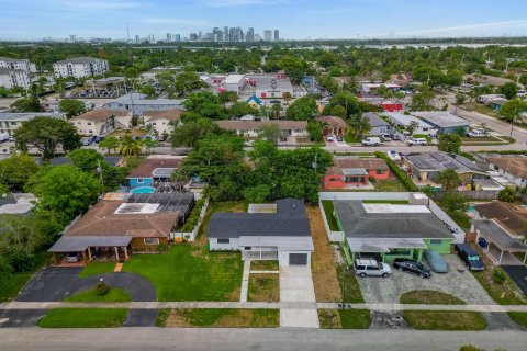 House in Fort Lauderdale, Florida 4 bedrooms, 163.51 sq.m. № 1225812 - photo 6