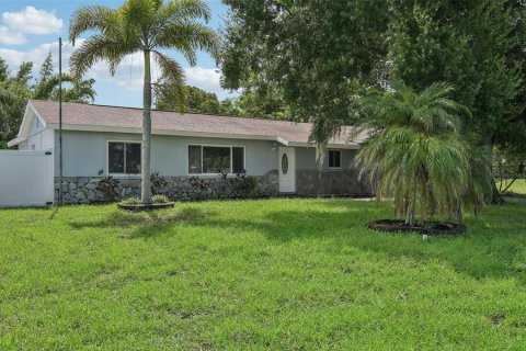 House in Apollo Beach, Florida 3 bedrooms, 151.71 sq.m. № 1344221 - photo 1