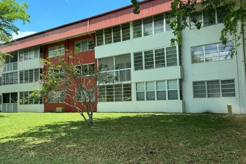 Condo in Miami, Florida, 1 bedroom  № 1091626 - photo 2