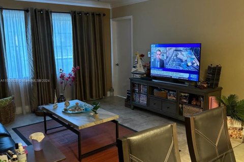 Condo in Miami, Florida, 1 bedroom  № 1091626 - photo 12