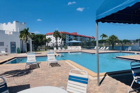 Condo in Lauderhill, Florida, 1 bedroom  № 1209218 - photo 4