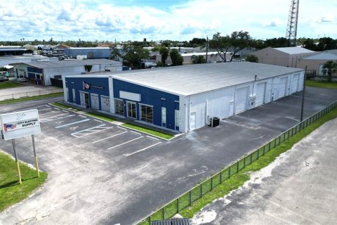 Commercial property in Port Charlotte, Florida № 1339025 - photo 2