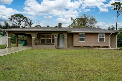 House in Port Charlotte, Florida 3 bedrooms, 111.11 sq.m. № 1249119 - photo 1