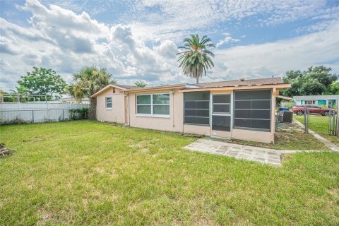 House in Port Richey, Florida 3 bedrooms, 104.24 sq.m. № 1336032 - photo 18