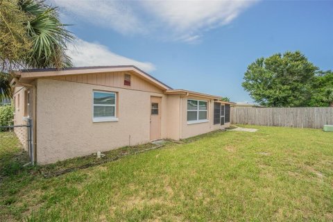 House in Port Richey, Florida 3 bedrooms, 104.24 sq.m. № 1336032 - photo 19