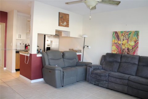 Condominio en venta en Hallandale Beach, Florida, 1 dormitorio, 58.06 m2 № 1013694 - foto 3
