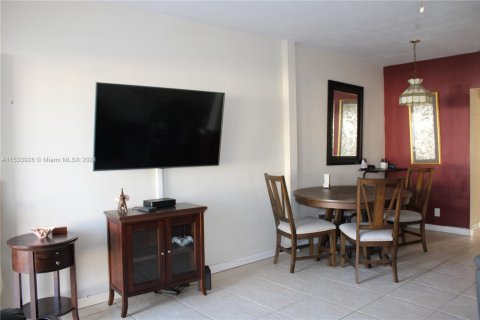 Condominio en venta en Hallandale Beach, Florida, 1 dormitorio, 58.06 m2 № 1013694 - foto 1