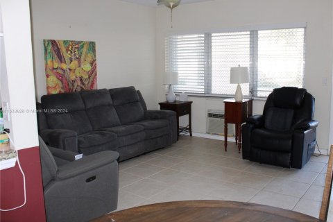 Copropriété à vendre à Hallandale Beach, Floride: 1 chambre, 58.06 m2 № 1013694 - photo 2