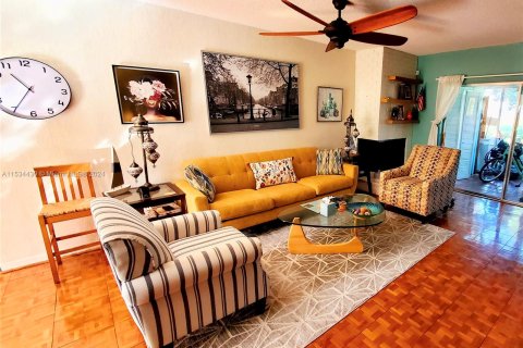Touwnhouse à vendre à Pompano Beach, Floride: 3 chambres, 147.81 m2 № 1013654 - photo 11