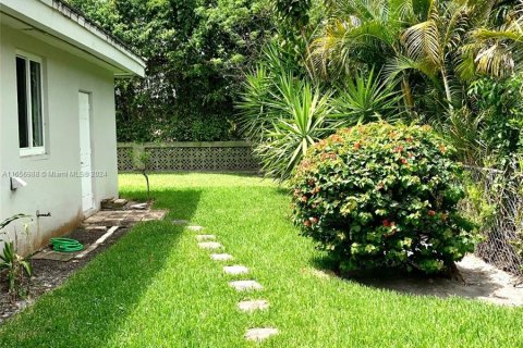 Villa ou maison à louer à Coral Gables, Floride: 3 chambres, 194.63 m2 № 1357284 - photo 18