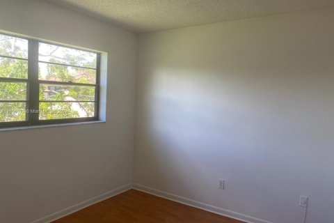 Condo in Hialeah, Florida, 3 bedrooms  № 1357283 - photo 14