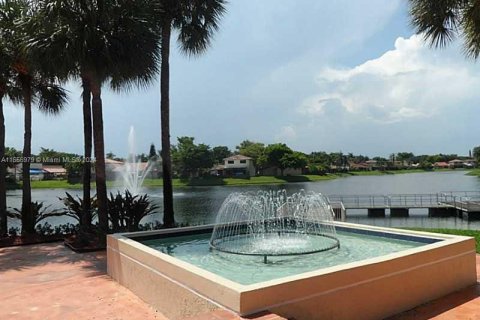 Condominio en alquiler en Hialeah, Florida, 3 dormitorios, 102.19 m2 № 1357283 - foto 20