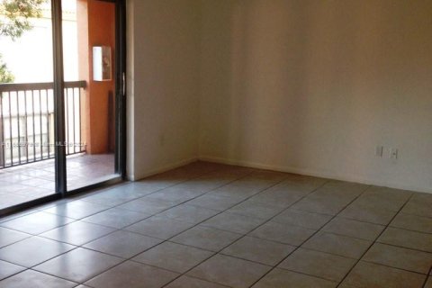 Condominio en alquiler en Hialeah, Florida, 3 dormitorios, 102.19 m2 № 1357283 - foto 5