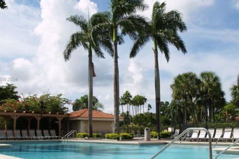 Condominio en alquiler en Hialeah, Florida, 3 dormitorios, 102.19 m2 № 1357283 - foto 19