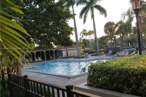 Condo in Hialeah, Florida, 3 bedrooms  № 1357283 - photo 18