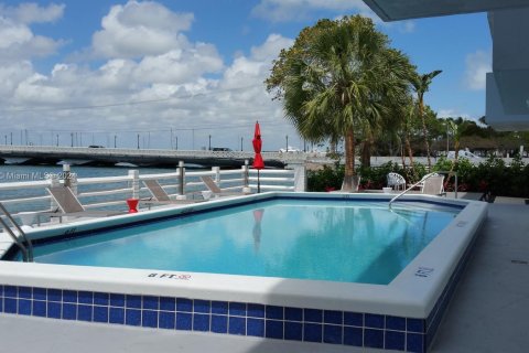 Condo in Miami Beach, Florida, 1 bedroom  № 1357282 - photo 20